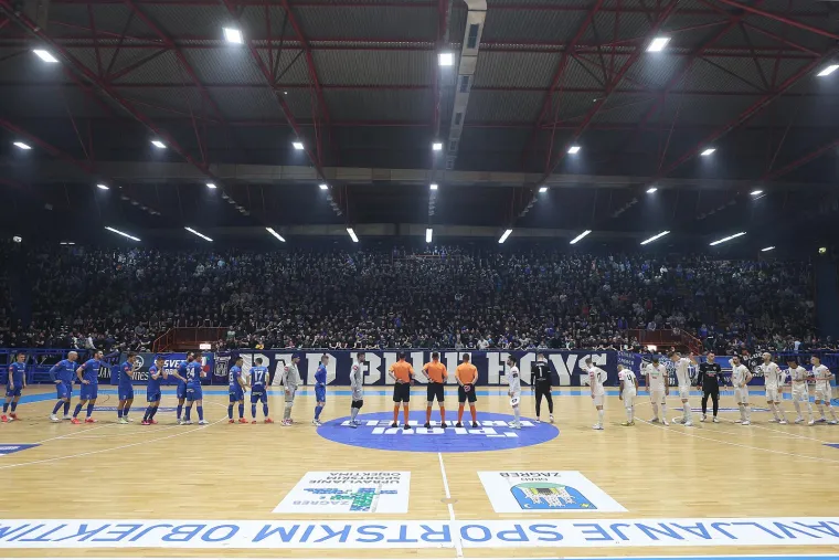 Bi&scaron;ćan, &Scaron;imić i &Scaron;okota na utakmicu Futsal Dinama spremno pozirali uz biv&scaron;eg direktora Plavih iz doba Mamića