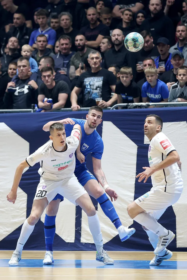 Bi&scaron;ćan, &Scaron;imić i &Scaron;okota na utakmicu Futsal Dinama spremno pozirali uz biv&scaron;eg direktora Plavih iz doba Mamića