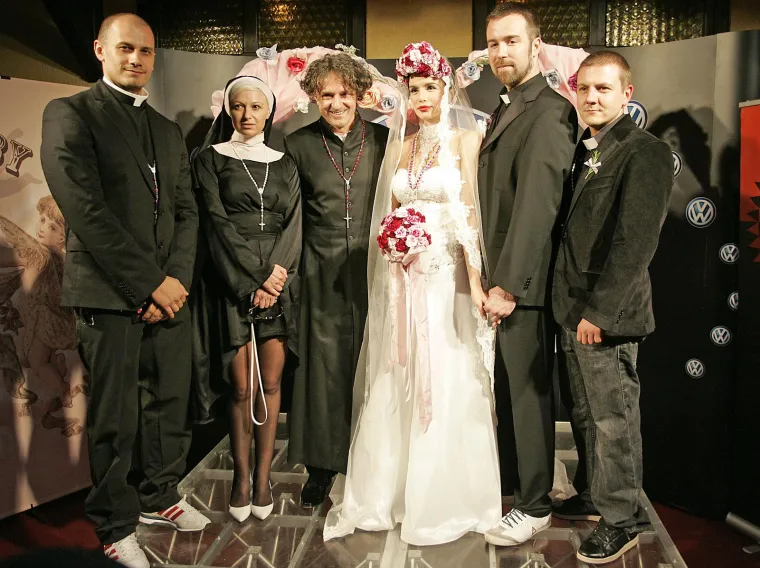 Severina je prije 15 godina na vjenčanje pozvala svu kremu estrade, a tamo ih je sve ukrasila rozim krunicama