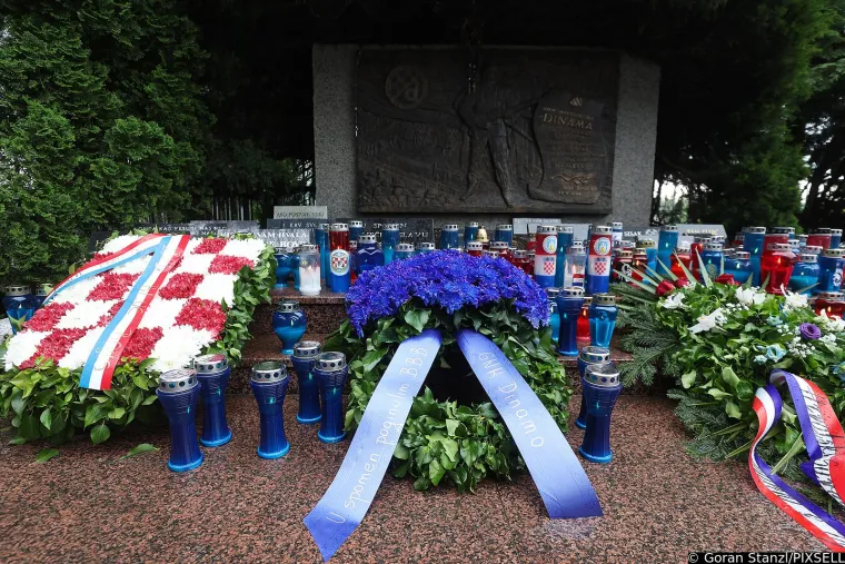 Igrači Dinama i trener Bi&scaron;ćan odali počast Bad Blue Boysima poginulim u Domovinskom ratu