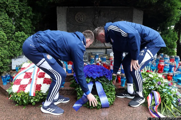 Igrači Dinama i trener Bi&scaron;ćan odali počast Bad Blue Boysima poginulim u Domovinskom ratu