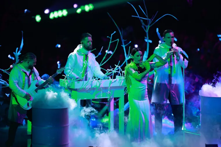 Pogledajte kako je Let 3 u krinolinama ušetao na pozornicu Eurosonga, Mrle je fanove iznenadio upečatljivim detaljem