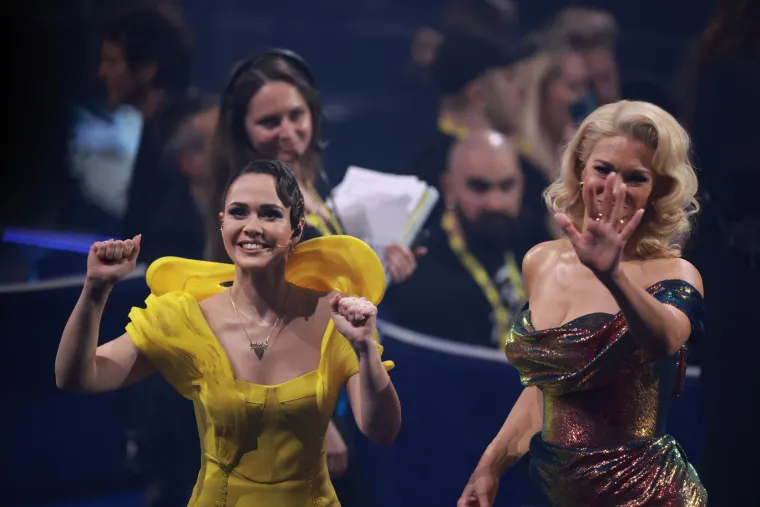 Pogledajte kako je Let 3 u krinolinama u&scaron;etao na pozornicu Eurosonga, Mrle je fanove iznenadio upečatljivim detaljem