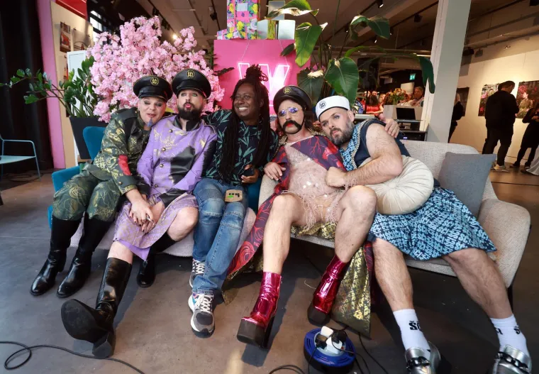 Pogledajte kako je Let 3 u krinolinama u&scaron;etao na pozornicu Eurosonga, Mrle je fanove iznenadio upečatljivim detaljem