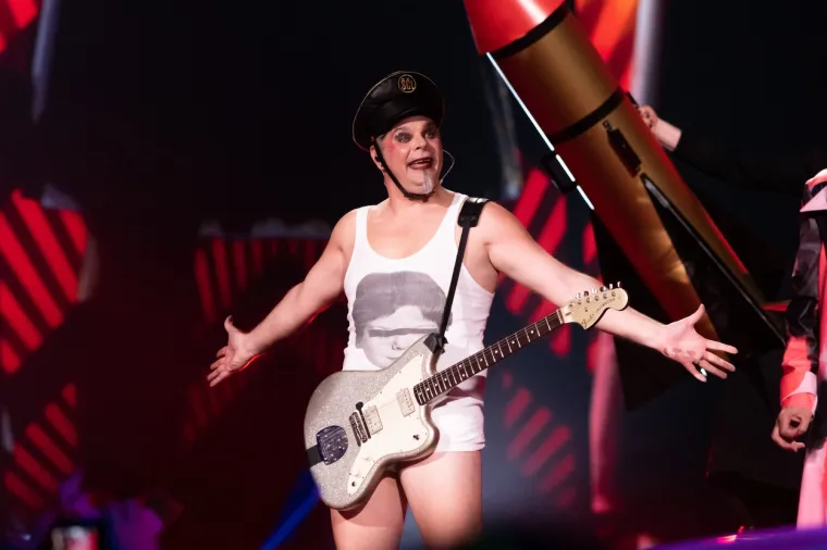 Let 3 razvalio pozornicu Eurosonga! Publika u deliriju zbog 'Mame ŠČ', Prlja i ekipa hladno nastupili u gaćicama