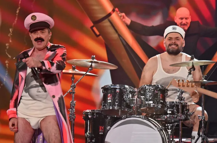 Let 3 razvalio pozornicu Eurosonga! Publika u deliriju zbog 'Mame ŠČ', Prlja i ekipa hladno nastupili u gaćicama