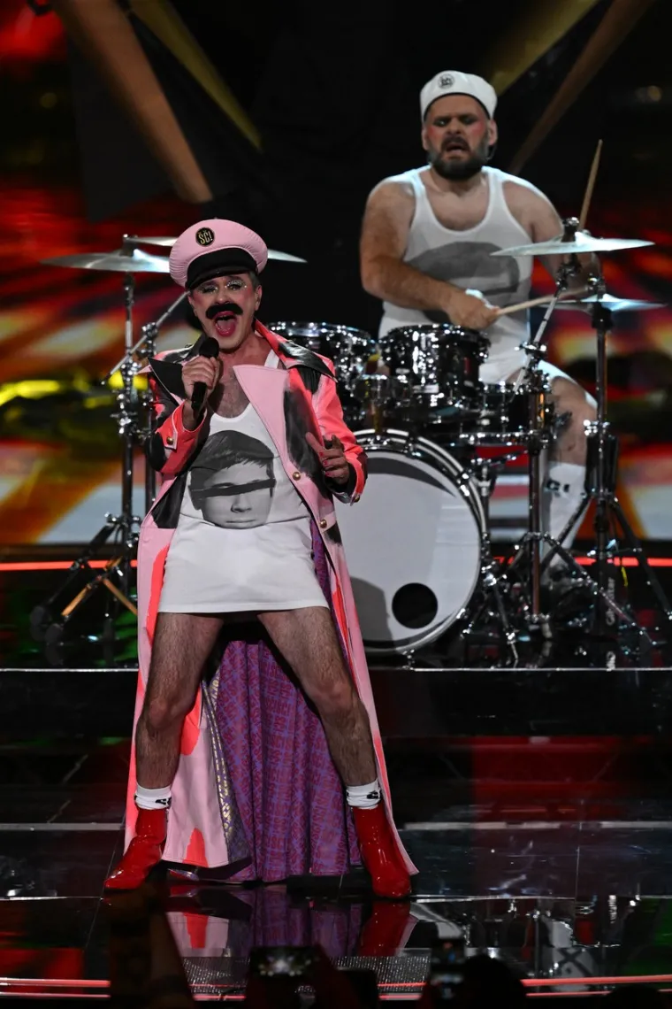 Let 3 razvalio pozornicu Eurosonga! Publika u deliriju zbog 'Mame ŠČ', Prlja i ekipa hladno nastupili u gaćicama