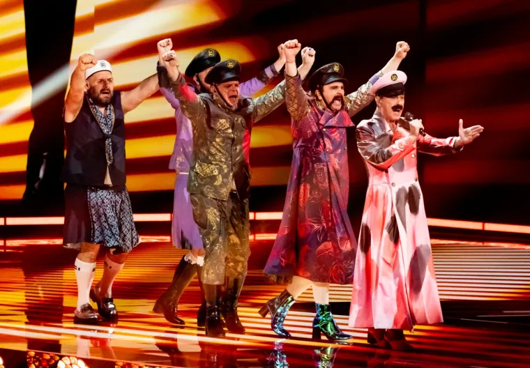 Let 3 razvalio pozornicu Eurosonga! Publika u deliriju zbog 'Mame ŠČ', Prlja i ekipa hladno nastupili u gaćicama