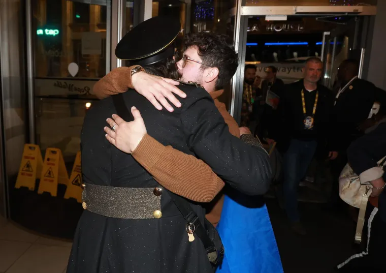 Pogledajte doček Letovaca ispred hotela u gluho doba noći: Mrle i Ivanka opet su sve raznježili