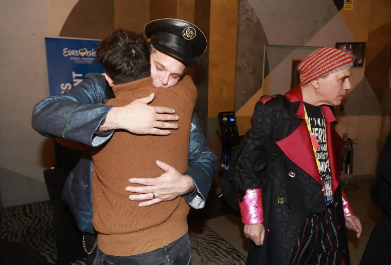 Pogledajte doček Letovaca ispred hotela u gluho doba noći: Mrle i Ivanka opet su sve raznježili