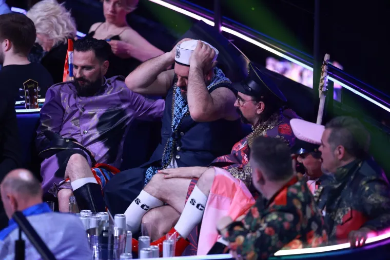 Pogledajte doček Letovaca ispred hotela u gluho doba noći: Mrle i Ivanka opet su sve raznježili