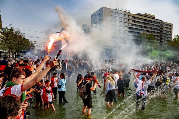 Feyenoord nakon šest godina prvak Nizozemske, navijači 'zapalili' Rotterdam