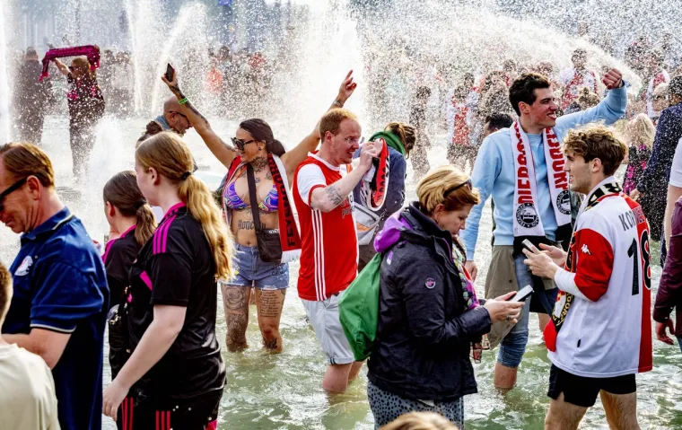 Feyenoord nakon šest godina prvak Nizozemske, navijači 'zapalili' Rotterdam