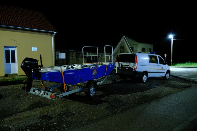 Voda se ispumpava, zbraja se šteta: Pogledajte fotografije poplavljenog Gračaca