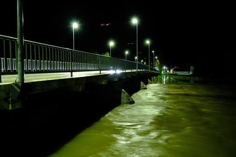 Voda se ispumpava, zbraja se &scaron;teta: Pogledajte fotografije poplavljenog Gračaca