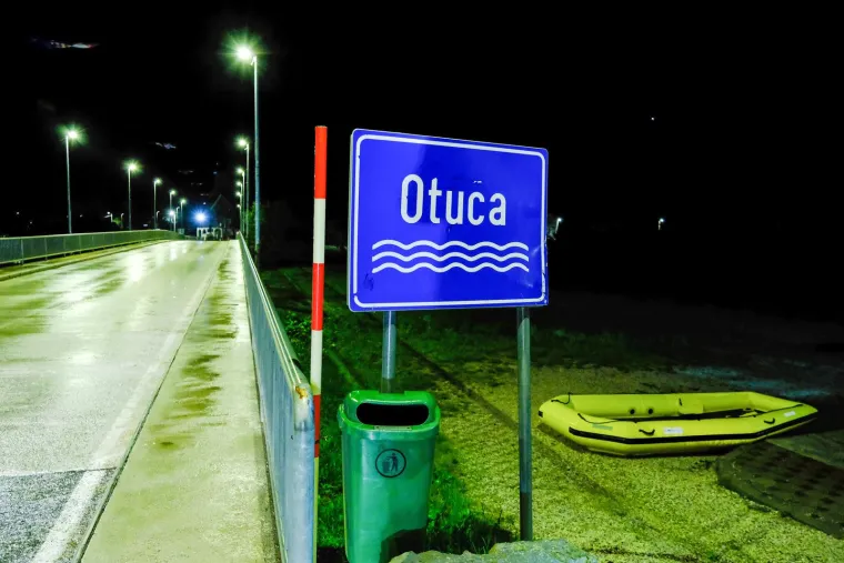 Voda se ispumpava, zbraja se &scaron;teta: Pogledajte fotografije poplavljenog Gračaca