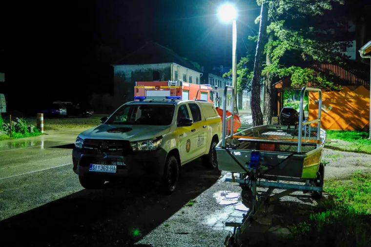 Voda se ispumpava, zbraja se &scaron;teta: Pogledajte fotografije poplavljenog Gračaca