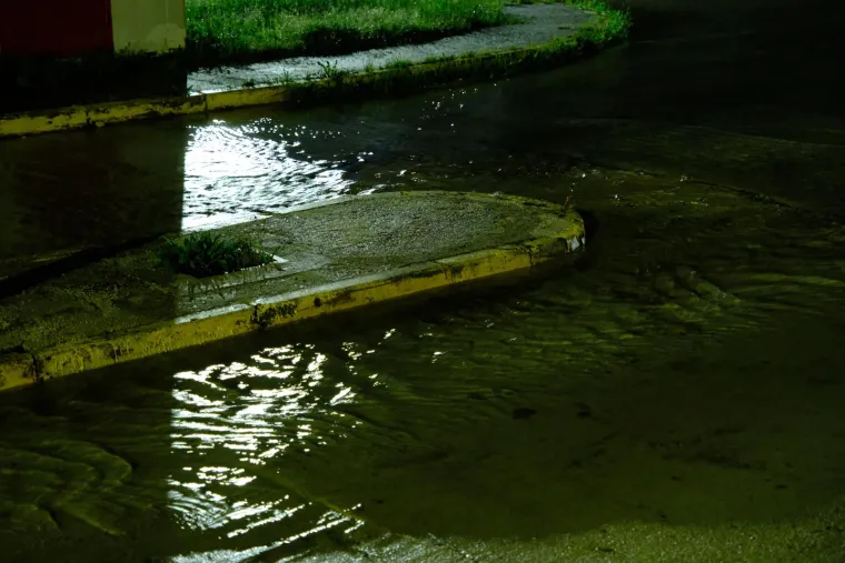 Voda se ispumpava, zbraja se &scaron;teta: Pogledajte fotografije poplavljenog Gračaca