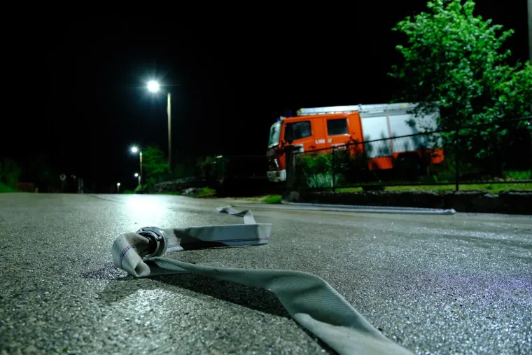 Voda se ispumpava, zbraja se &scaron;teta: Pogledajte fotografije poplavljenog Gračaca