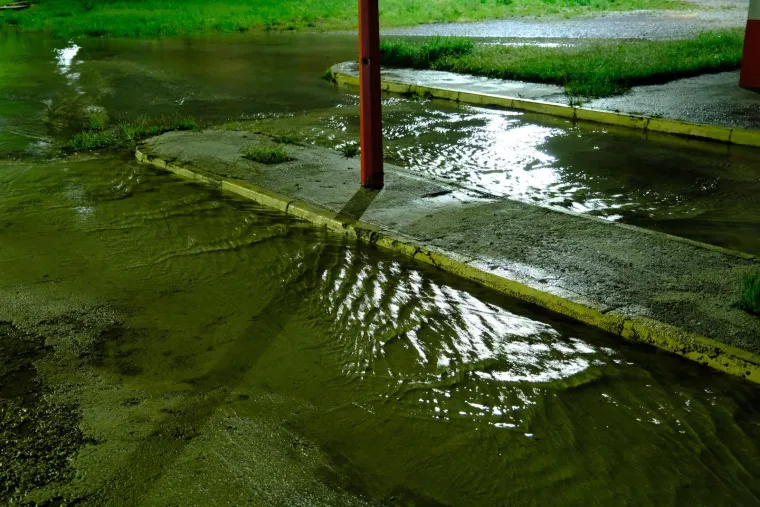 Voda se ispumpava, zbraja se &scaron;teta: Pogledajte fotografije poplavljenog Gračaca
