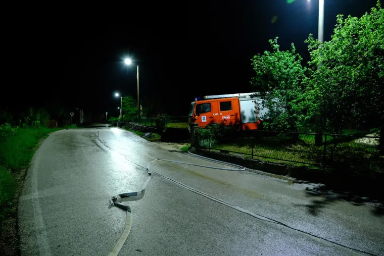 Voda se ispumpava, zbraja se &scaron;teta: Pogledajte fotografije poplavljenog Gračaca