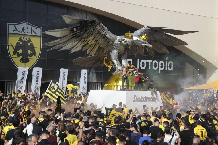 Atena je 'gorjela': Pazite kakav su &scaron;ou napravili navijači kluba za koji igra na&scaron; Domagoj Vida