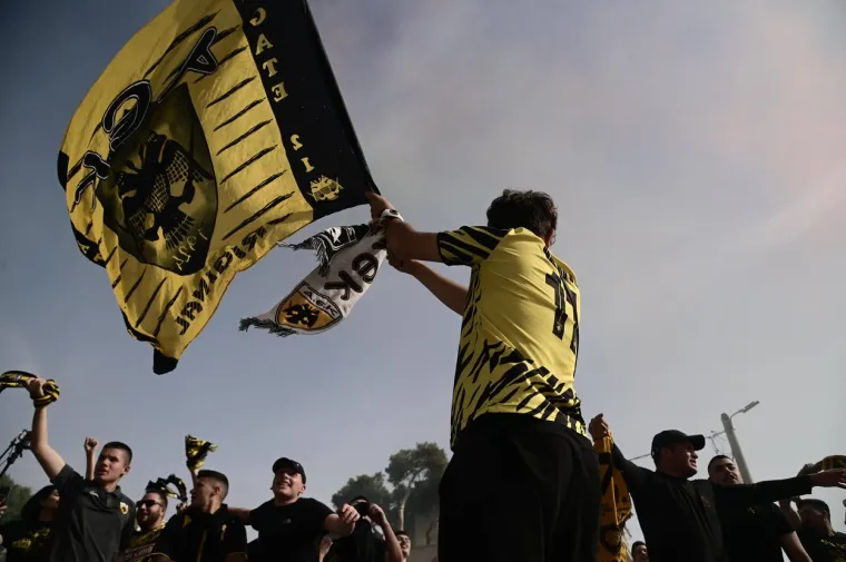 Atena je 'gorjela': Pazite kakav su &scaron;ou napravili navijači kluba za koji igra na&scaron; Domagoj Vida