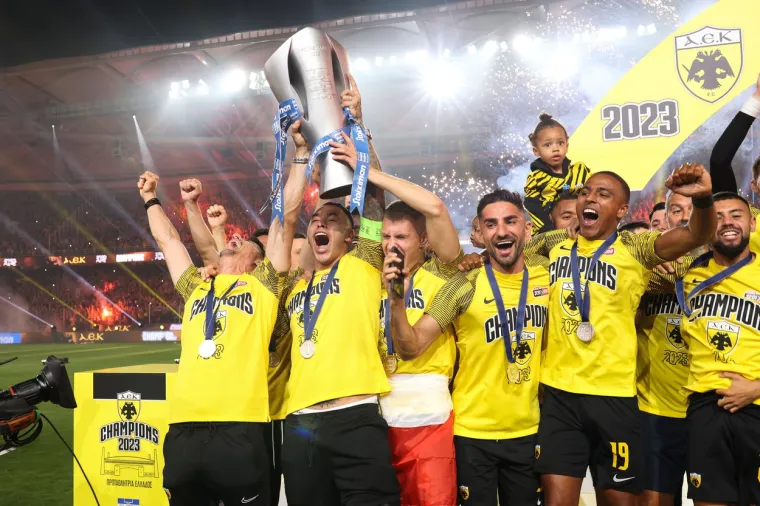 Atena je 'gorjela': Pazite kakav su &scaron;ou napravili navijači kluba za koji igra na&scaron; Domagoj Vida