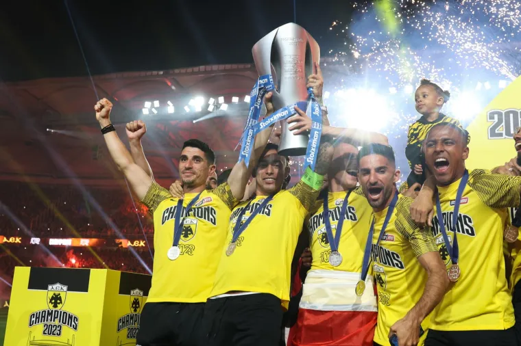 Atena je 'gorjela': Pazite kakav su &scaron;ou napravili navijači kluba za koji igra na&scaron; Domagoj Vida