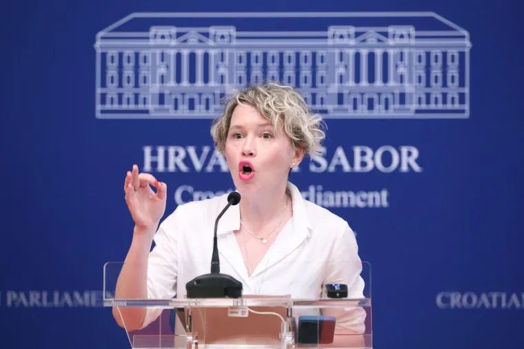 Grbin i Kekin stali pred novinare, jedna stvar odmah je svima zapela za oči