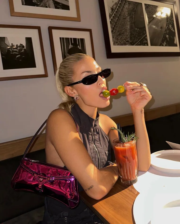 Čak su joj i obožavatelji morali reći da je ovo 'jednostavno previ&scaron;e', a tek kad vidite &scaron;to sve objavljuje na Instagramu....