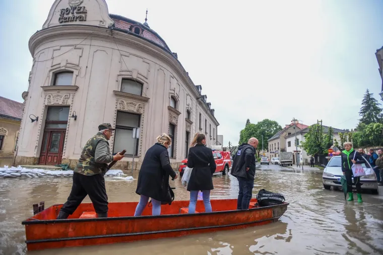 Rijeka Una kod Hrvatske Kostajnice u 24 sata je narasla dodatnih pola metra.