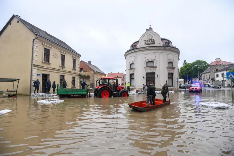  Rijeka Una kod Hrvatske Kostajnice u 24 sata je narasla dodatnih pola metra.