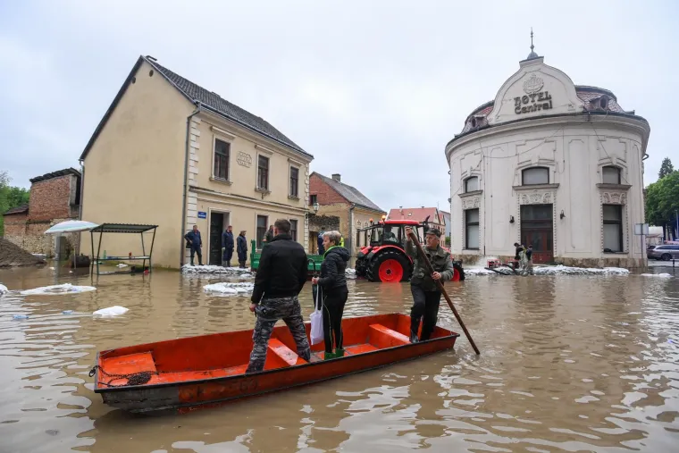  Rijeka Una kod Hrvatske Kostajnice u 24 sata je narasla dodatnih pola metra.