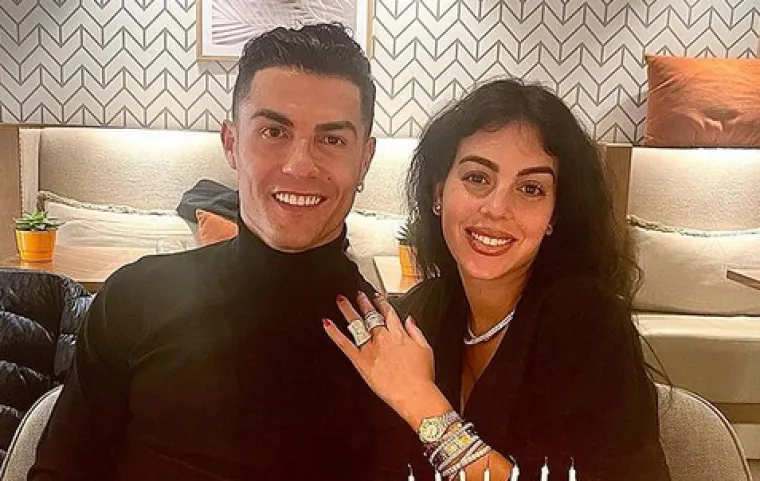U nastavku pogledajte kako se Georgina zabavlja u Saudijskoj Arabiji dok Ronaldo naporno trenira...