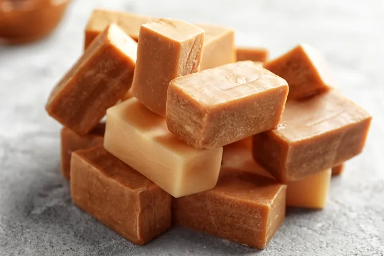 To je djelomično zbog njihovog visokog sadržaja &scaron;ećera, koji je jedan od glavnih uzroka karijesa, ali i njihove teksture. 