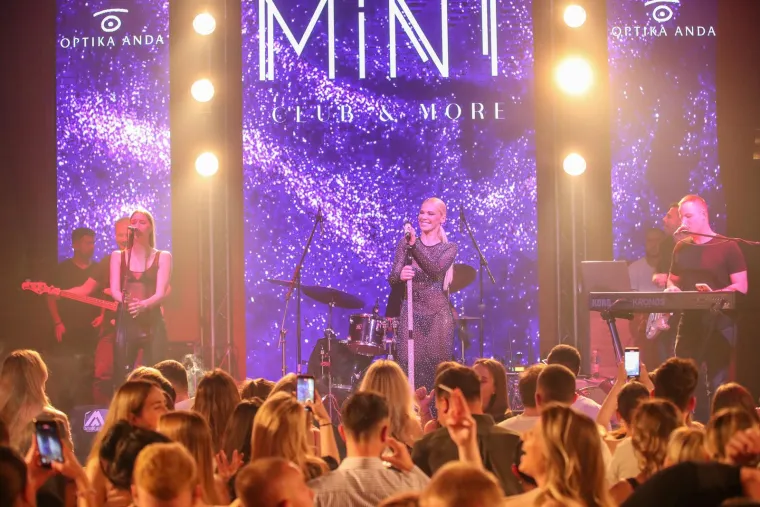 Nata&scaron;a Bekvalac raspametila zagrebačku publiku u prozirnoj opravici: Pogled sprijeda razara, ali kad je okrenula leđa...