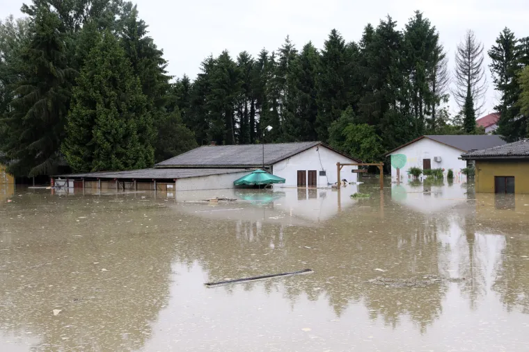 Konji za terapijsko jahanje spa&scaron;eni, ali apsolutno sve pliva: 'Ovo je treća poplava, ali nikad nije bilo ovako"