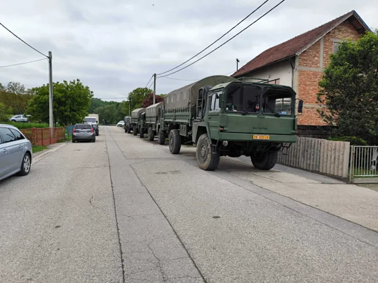 Popustio nasip, vojska na terenu, čitatelj Net.hr-a poslao fotografije najpogođenijeg područja