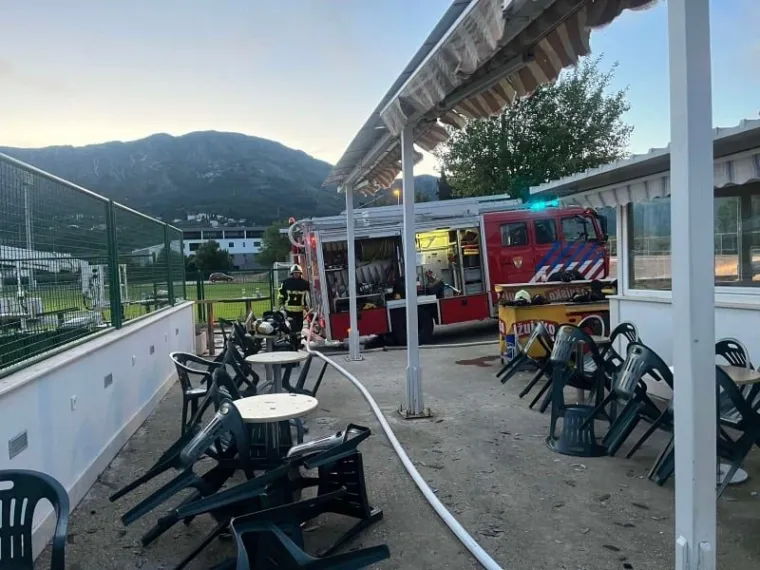 Ostali bez krova, klupe su im pregorile, ostala je samo čađa. Izgorjela svlačionica dubrovačkih nogometa&scaron;a