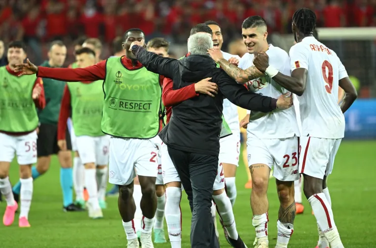 Pazite kakav je &scaron;ou Mourinho  izveo nakon utakmice, ali izostao je njegov za&scaron;titni znak: 'Suzdržao sam se, nisam htio pred njim...'