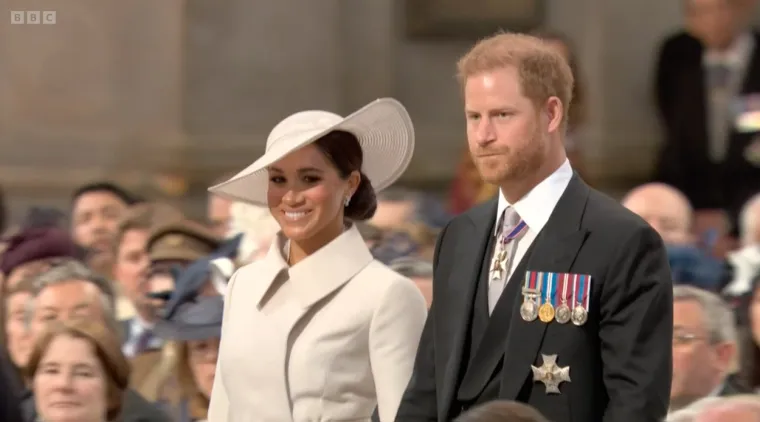 Članovi kraljevske obitelji nazoče službi zahvalnosti za platinasti jubilej kraljice Elizabete II u katedrali Svetog Pavla u Londonu