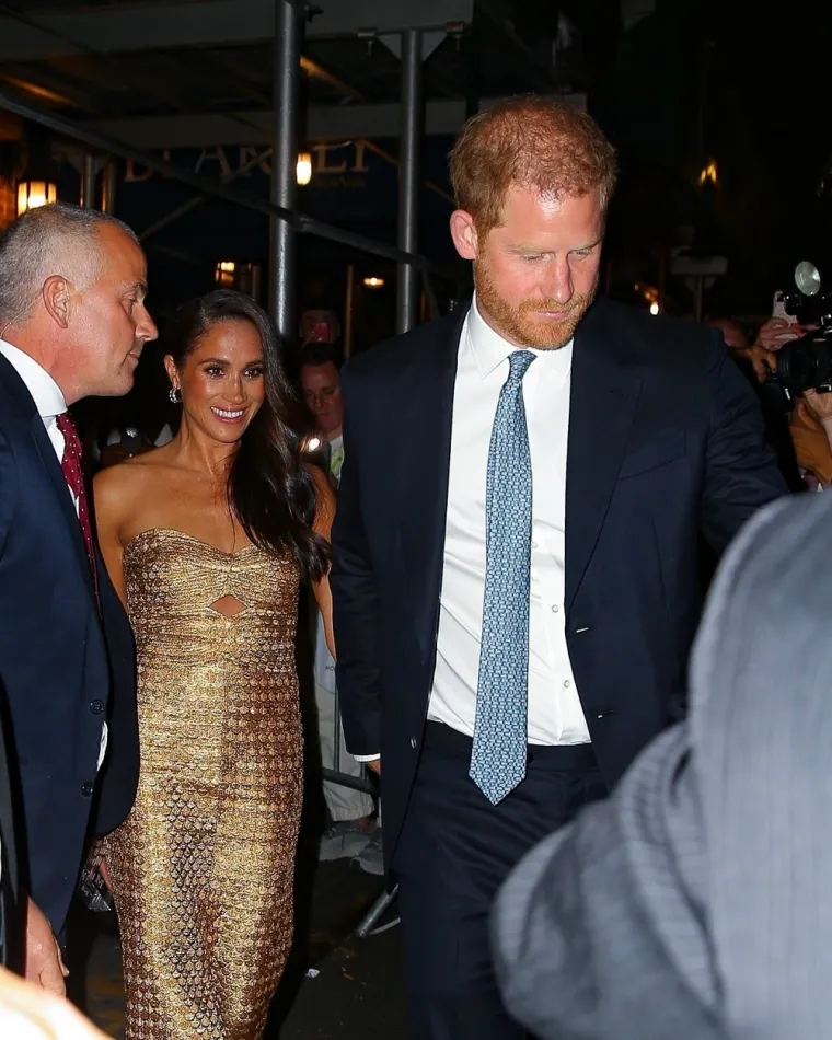 Najnoviji izlazak vojvode i vojvotkinje od Sussexa u New Yorku kada su izazvali brojne reakcije zbog potjere s paparazzijima koju su opisali kao &apos;zamalo katastrofalnu&apos;. Par je ipak ostao siguran i nije došlo do nesreće