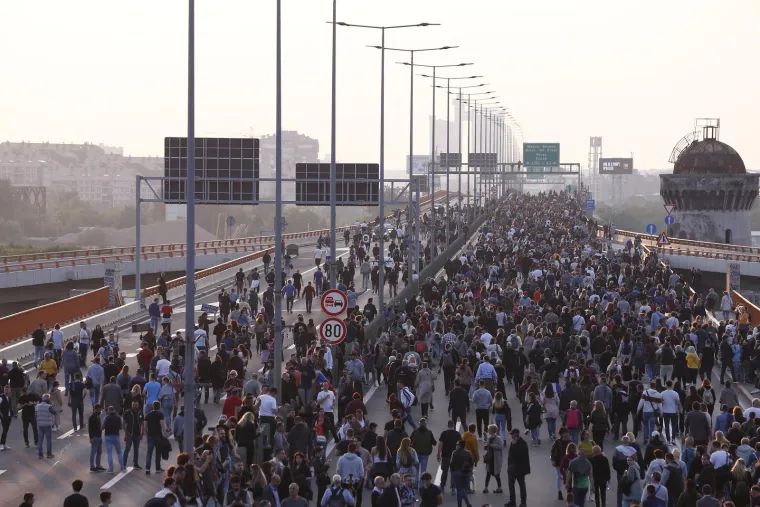 Ovo su ulice Beograda! Tisuće građana na ulicama glavnog grada Srbije