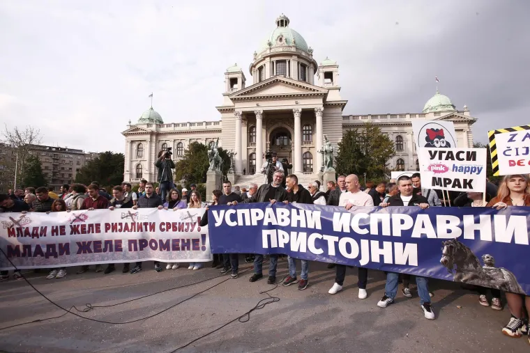 Ovo su ulice Beograda! Tisuće građana na ulicama glavnog grada Srbije