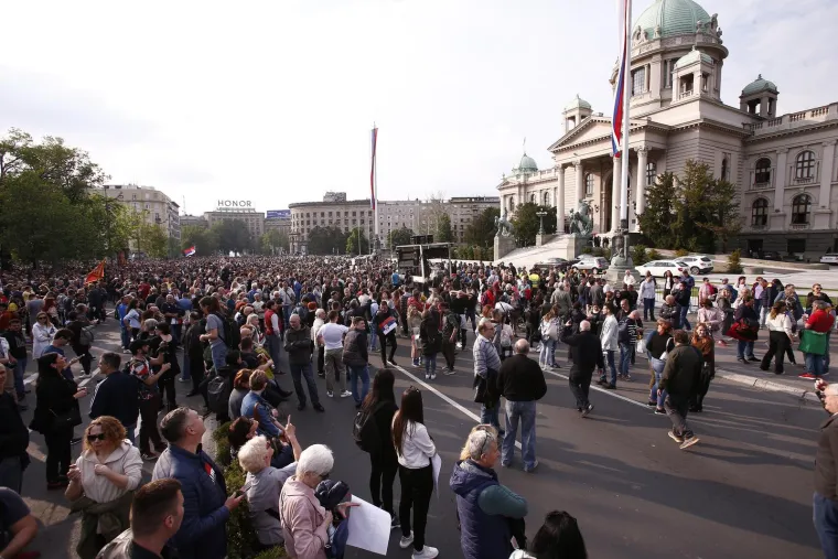 Ovo su ulice Beograda! Tisuće građana na ulicama glavnog grada Srbije