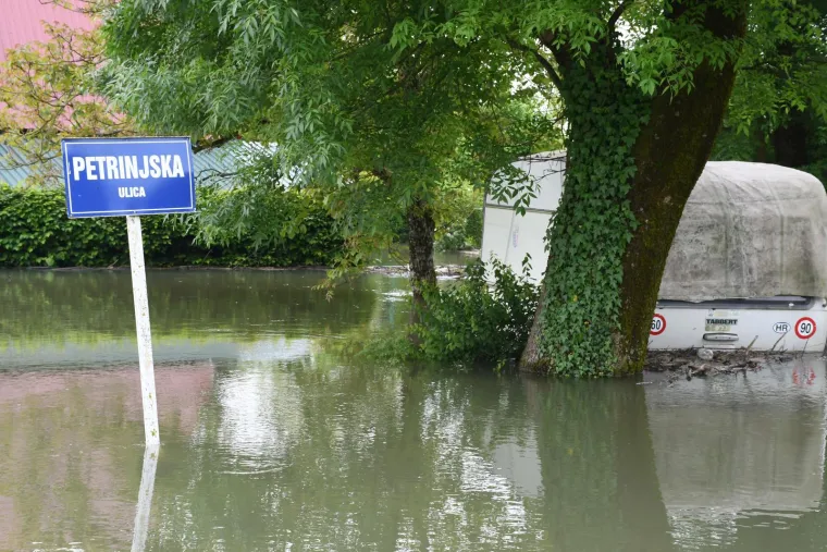Sretne vijesti: Vodostaj Kupe opada, najveći vodeni val je prošao. Ovako danas izgleda Stari Brod