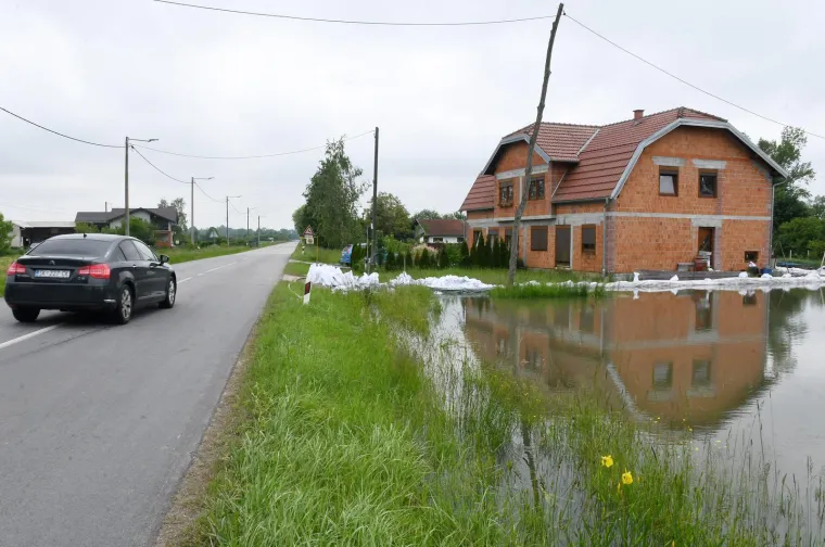 Sretne vijesti: Vodostaj Kupe opada, najveći vodeni val je pro&scaron;ao. Ovako danas izgleda Stari Brod