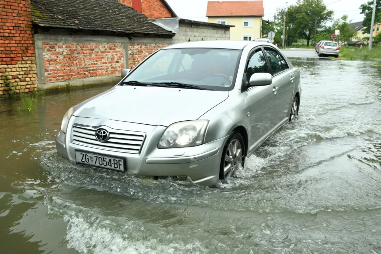 Sretne vijesti: Vodostaj Kupe opada, najveći vodeni val je pro&scaron;ao. Ovako danas izgleda Stari Brod