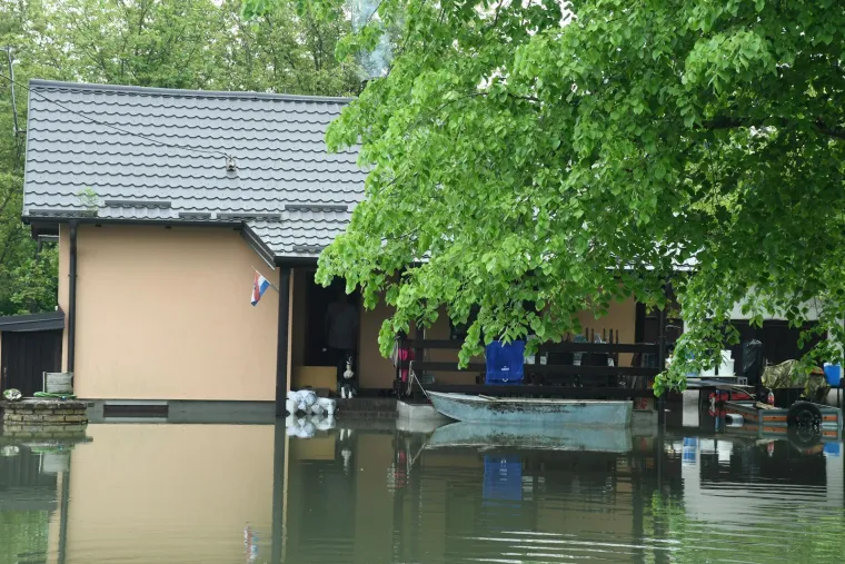 Sretne vijesti: Vodostaj Kupe opada, najveći vodeni val je pro&scaron;ao. Ovako danas izgleda Stari Brod
